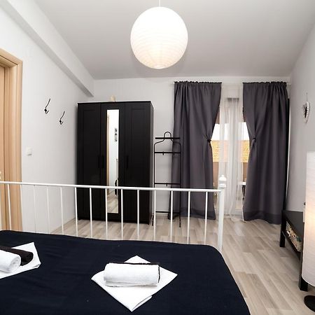 Apartments Zara เพทรอซาเน ภายนอก รูปภาพ