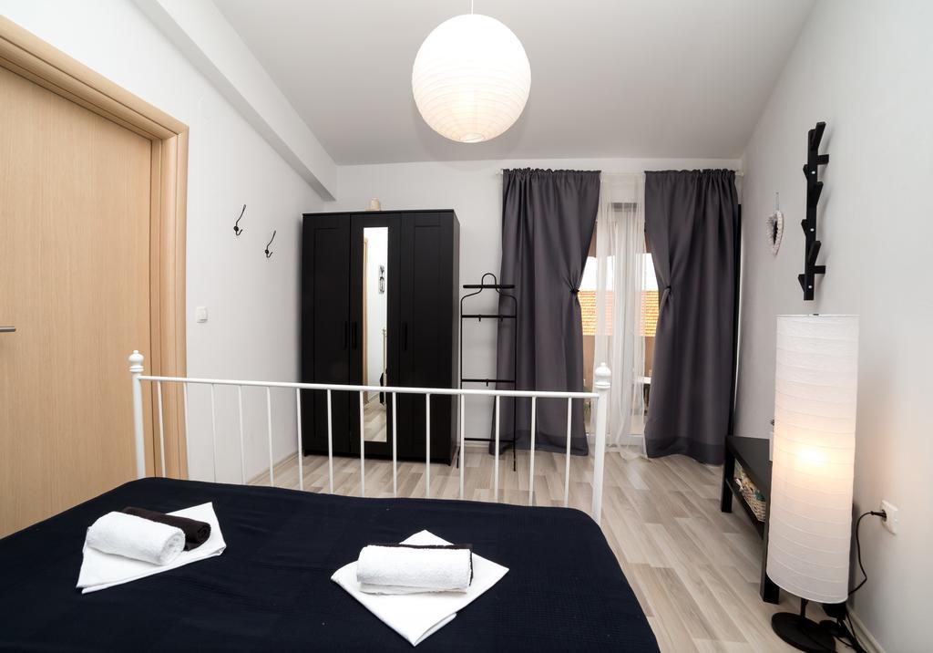 Apartments Zara เพทรอซาเน ภายนอก รูปภาพ